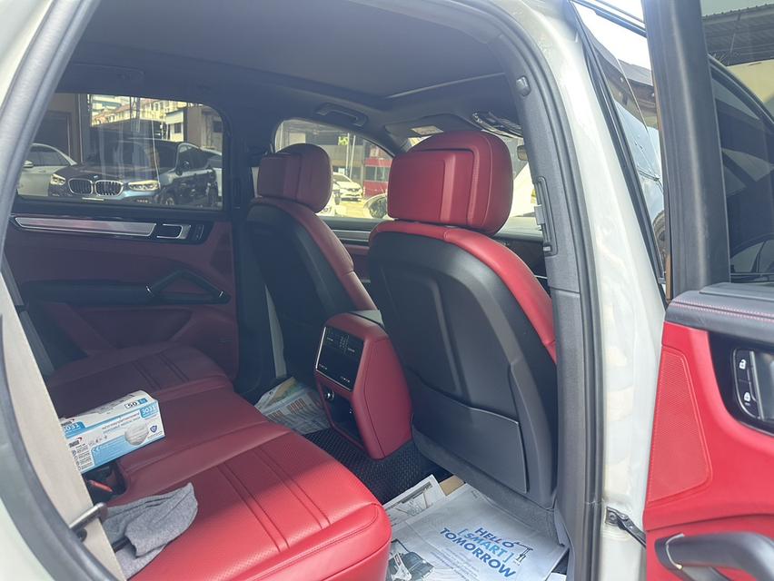 Porsche Cayenne 3.0 E-hybrid ปี 2023 สีพิเศษ crayon รถออก AAS ใช้งานน้อยมาก รูปที่ 7