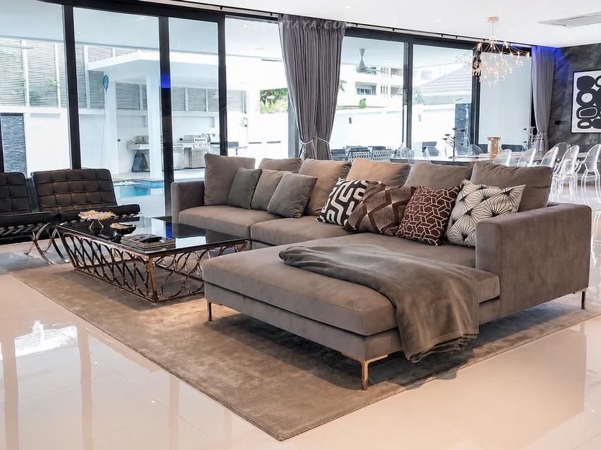 Ultra-Luxury Pool Villa for Sale in Pratumnak, PattayaPrice: 55,000,000 THBApprox. $1.75M | €1.51M A private ultra-modern luxury villa near the sea 4