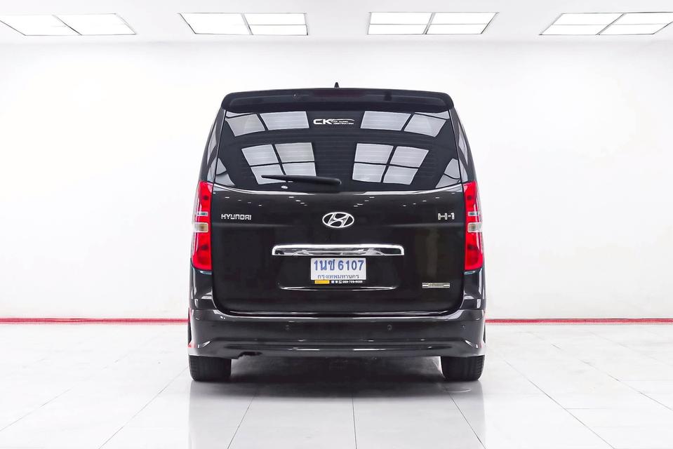 HYUNDAI H1 2.5 DELUXE AT 2017รถตู้ VIP 11 ที่นั่ง นั่งสบาย เดินทางทั้งครอบครัว รูปที่ 4