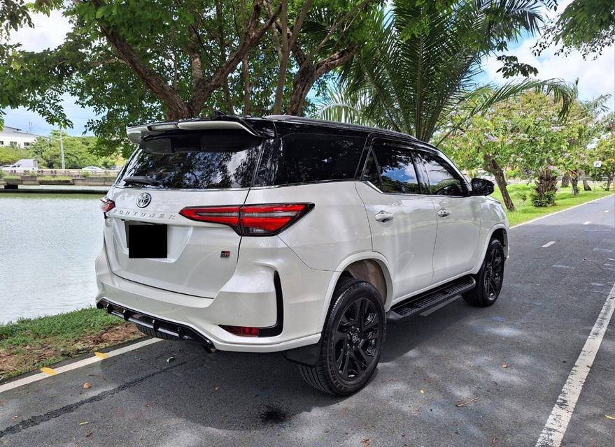 Toyota Fortuner 2.8  GR Sport AT 4WD 2022 Warranty 5 ปี  3