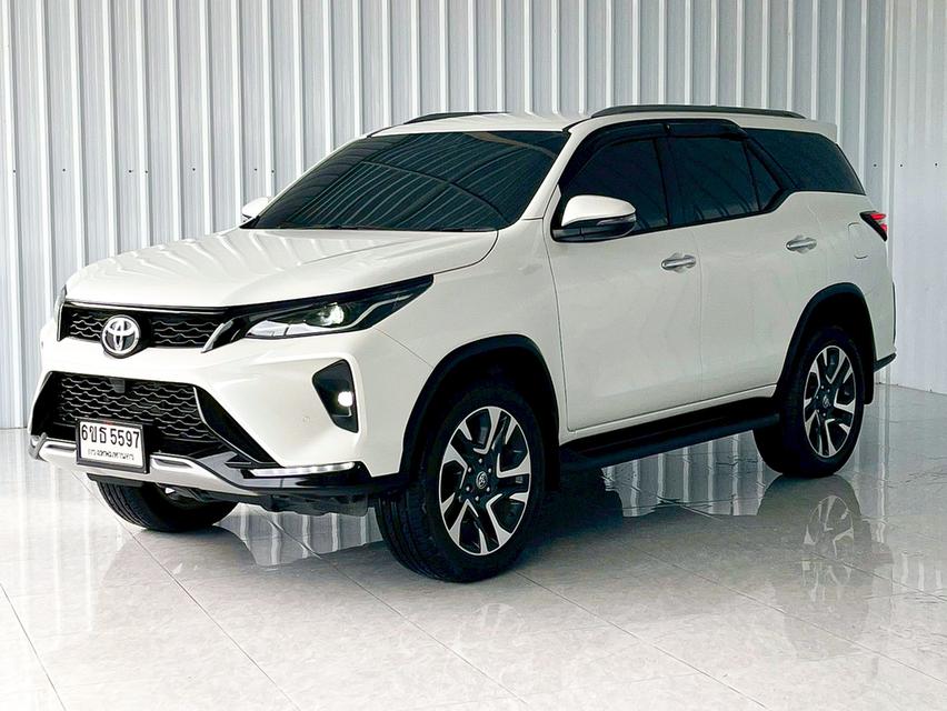 สภาพป้ายแดง *เลขไมล์ 24,xxx km. ฟรีดาวน์จัดได้เต็ม รถบ้านสภาพดี Toyota Fortuner 2.4G LEADER รูปย่อยที่ 2