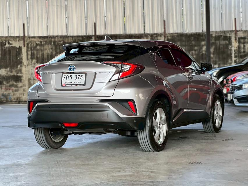 ปี 2018 TOYOTA CHR, 1.8 HV Hi โฉม ปี17-ปัจจุบัน - สีเทา เกียร์ออโต้ เครื่องเบนซิน/ไฮบริด มือเดียวป้ายแดง 4