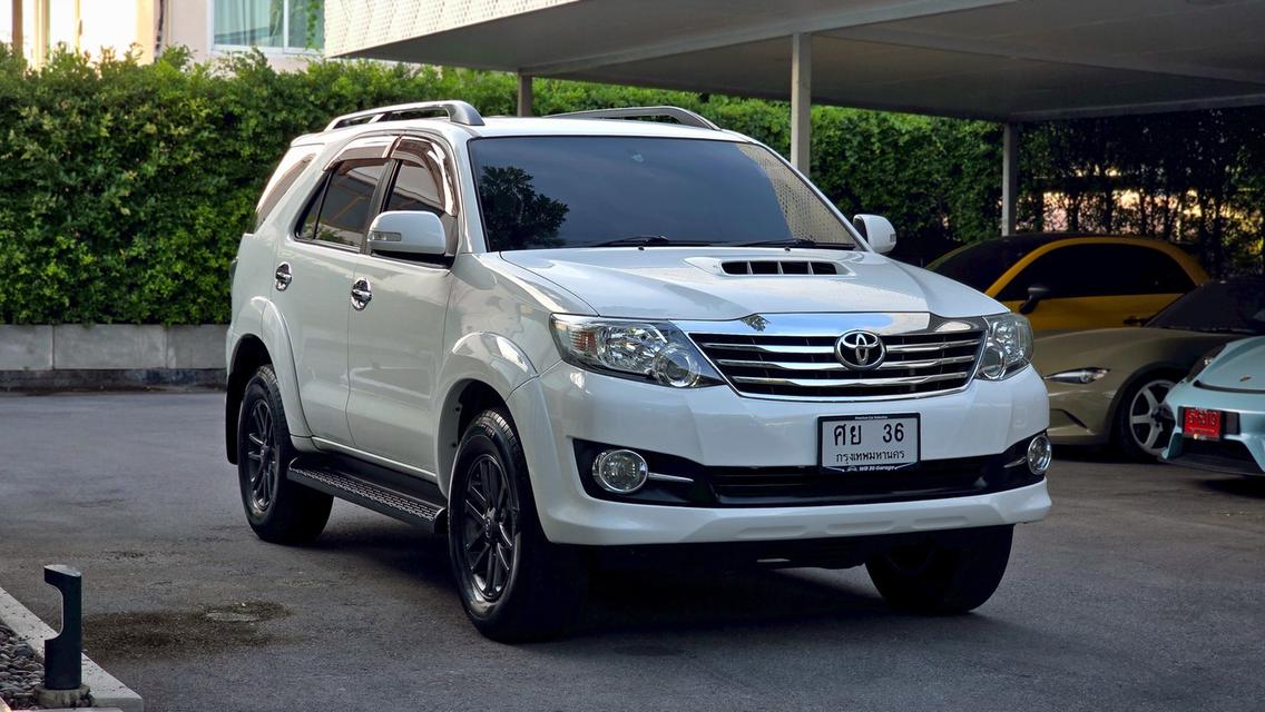 รหัสรถ WB36 Toyota Fortuner 2.5V A/t (Minorchange ตัวสุดท้าย ล้อดำ ภายในดำ ) ปี 2015