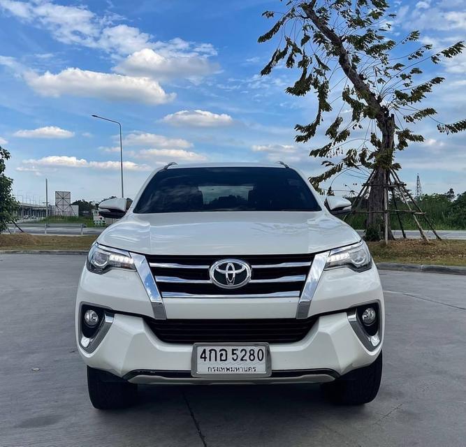 NEW #TOYOTA #FORTUNER 2.4 V 2WD ปี 15 สีขาว 1