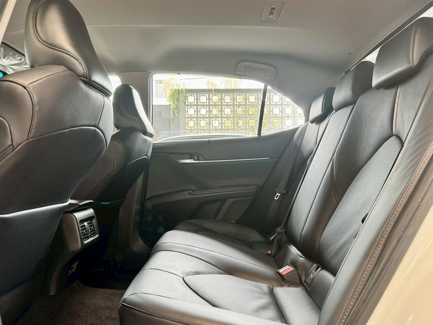 2023 Toyota Camry 2.5 sport เบนซิน ไมล์ 10,000 km.  6