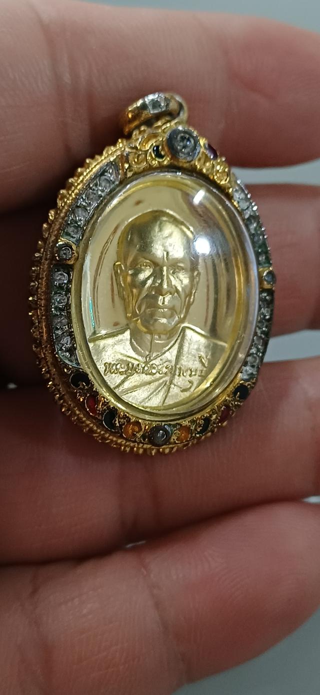 หลวงพ่อสด วัดปากน้ำ เลี่ยมกรอบทอง ฝังเพชรพลอย รูปที่ 3