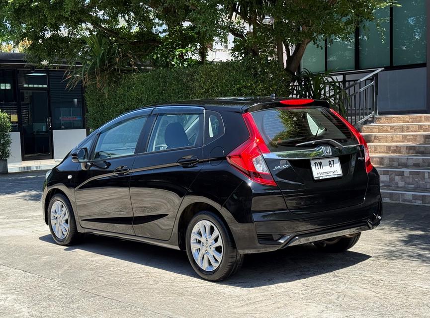 2019 HONDA JAZZ GK รถมือเดียวออกป้ายแดง รถวิ่งน้อย เข้าศูนย์ตามระยะ รถไม่เคยมีอุบัติเหตุครับ 6