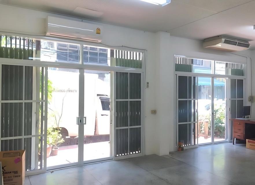 ให้เช่าพื้นที่ 2-3 คูหา ชั้น 1 ใกล้เยาวราช ถนนยุคล 1 ( สวนมะลิ ) มีที่จอดรถหน้าตึก 2-3คัน สัญญา 3 ปี ใกล้MRT วัดมังกร เจ้าของปล่อยเอง 6