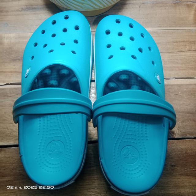 รองเท้า CROCS มือ2 แท้ 100% สีเขียวน้ำทะเล ขนาด M7 หรือ เบอร์ 40 ยาว25-25.5ซม. สภาพเกิน80% ราคา359฿ ค่าส่ง39฿ สอบถามข้อมูลเพิ่มเติม Line : @992pqeqo 6