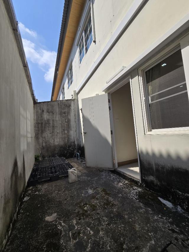 ขายทาวน์เฮ้าส์ 2 ชั้น หมู่บ้านโกลเด้นส์ทาวน์ บางนา-สวนหลวง 21.2ตร.วา 4