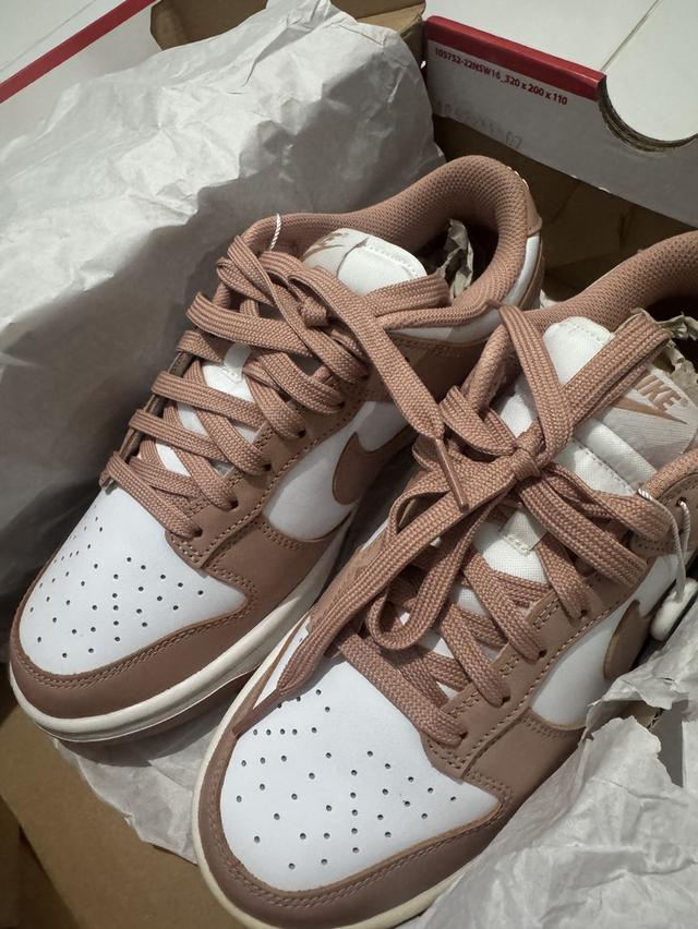 nike dunk low rose whis