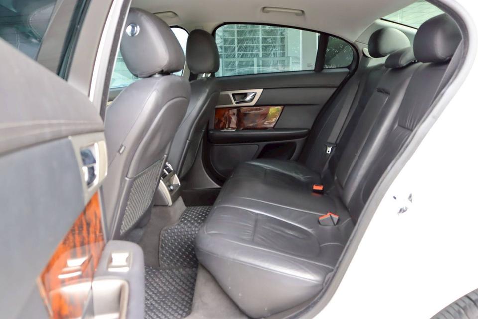 Jaguar XF 3.0 Premium Luxury ปี 2011 🇬🇧 แรงหรู ดูดีในราคาที่เอื้อมถึง! 8