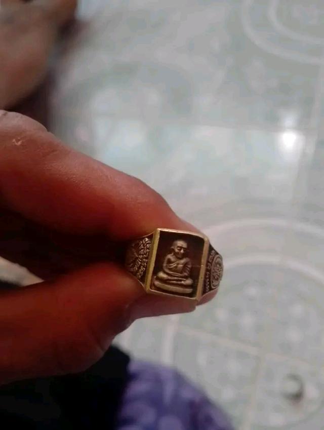 แหวนหลวงพ่อเงิน วัดบางคลาน รุ่น ธรรมคุณ จัดสร้างโดยกองพลทหาร รูปที่ 2