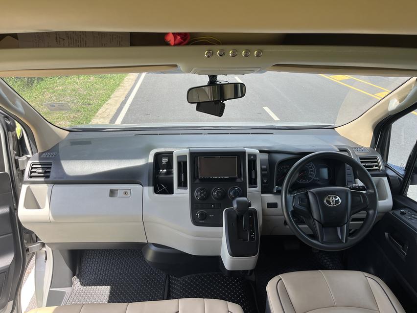 2020 Toyota commuter 2.8at 10