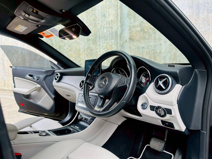 ขาย Benz Cla200 Ultra ปี17 10