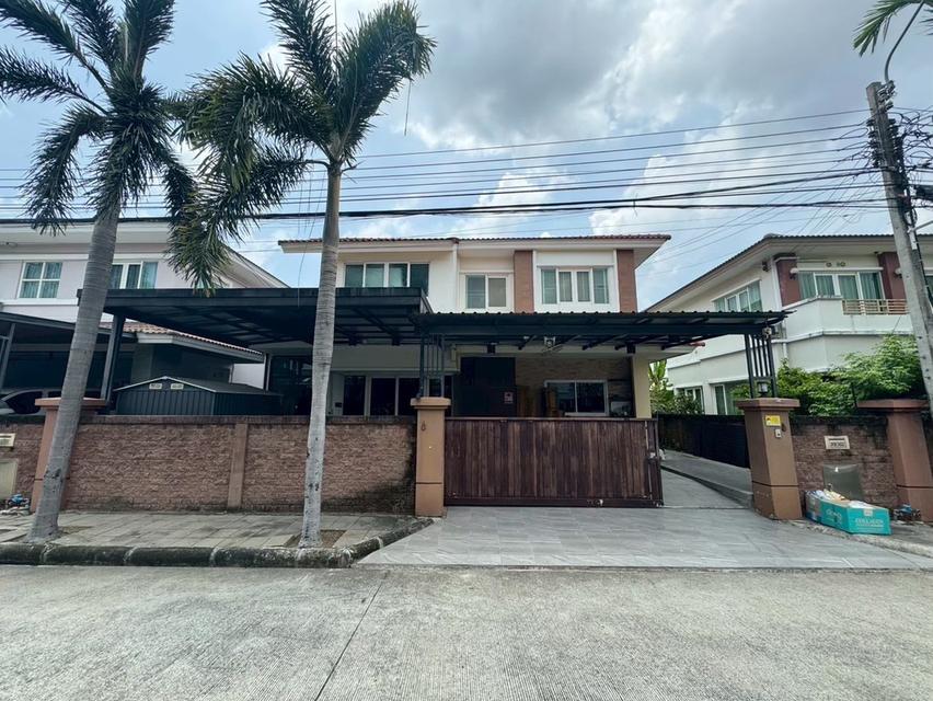 ขายบ้านเดียวในโครงการ คาซ่าวิลล์สุขาภิบาล5. กทม. พื้นที่ 50.6 ตรว  พื้นที่ใช้สอย 262 ตรม 3ห้องนอน 3 ห้องน้ำ 2 ที่จอดรถ ราคาถูกที่สุด 1