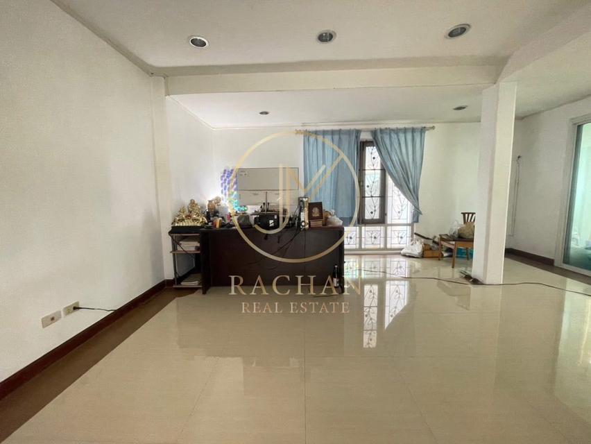 B69-302 ขายด่วน บ้านเดี่ยว 2 ชั้น หลังมุม หมู่บ้านลัดดารมย์ รัตนาธิเบศร์ เนื้อที่ 89 ตร.ว พื้นที่ใช้สอย 300 ตร.ม 4 ห้องนอน 3 ห้องน้ำ 1 ห้องครัว 10