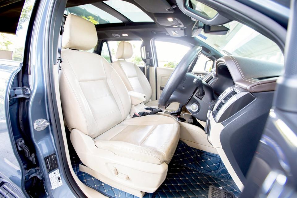 Ford Everest 2.2 Titanium Sunloof ปี 2017 สีฟ้า มือเดียวป้ายแดง 12