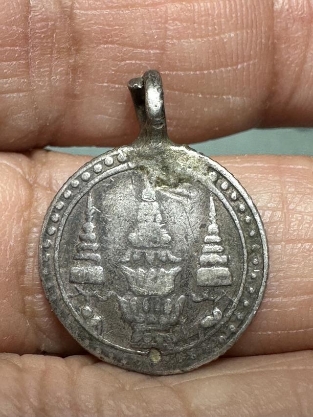 เหรียญเงิน สมัยรัชกาลที่ 5 ตราพระมหามงกุฎ-ช้างในวงจักร(มีรอยจารเก่าเดิม ไม่ทราบคณาจารย์)