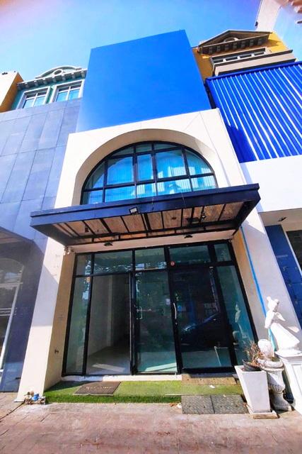 BTSปุณณวิถี 600ม. บน Skywalk อุดมสุข 800ม. 26ตร.ว. 520ตร.ม. ใหญ่มาก 8นอน ให้เช่าอาคาร โรงแรม 5ชั้น 8น้ำ ไบเทค บางนา 2.4 3