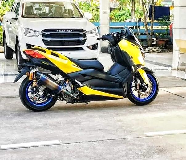 Yamaha Xmax สีเหลือง 4