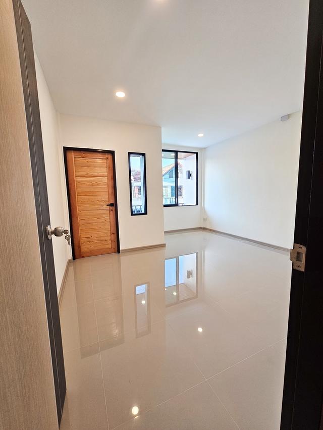 ขาย ทาวโฮมพร้อมอยู่ หมู่บ้าน .อยู่เจริญ ดอนเมือง ติดถนนวิภาวดีรังสิต 37 3