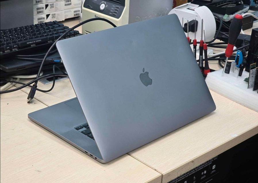 Apple MacBook Pro 16 นิ้ว 2019  4