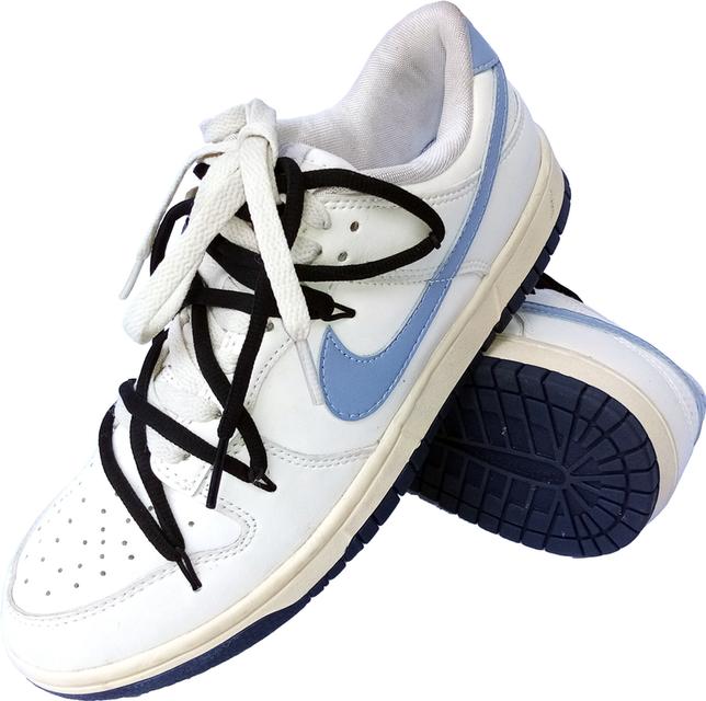 NIKE รองเท้าผ้าใบมือสอง สีขาว-ฟ้า เชือกสองสี สภาพเหมือนใหม่ จัดส่งฟรี!!! เก็บปลายทาง