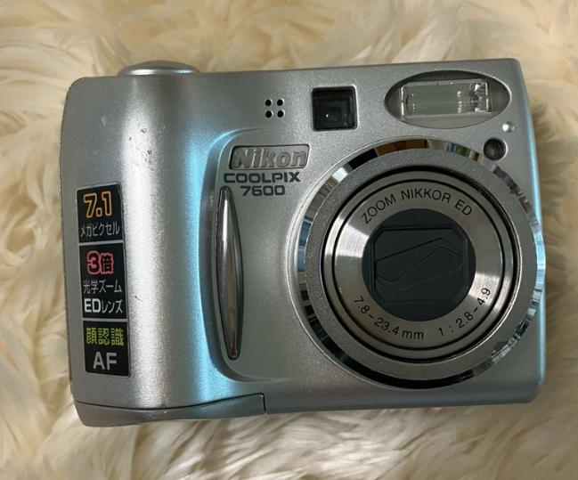 Nikon Coolpix 7600 1
