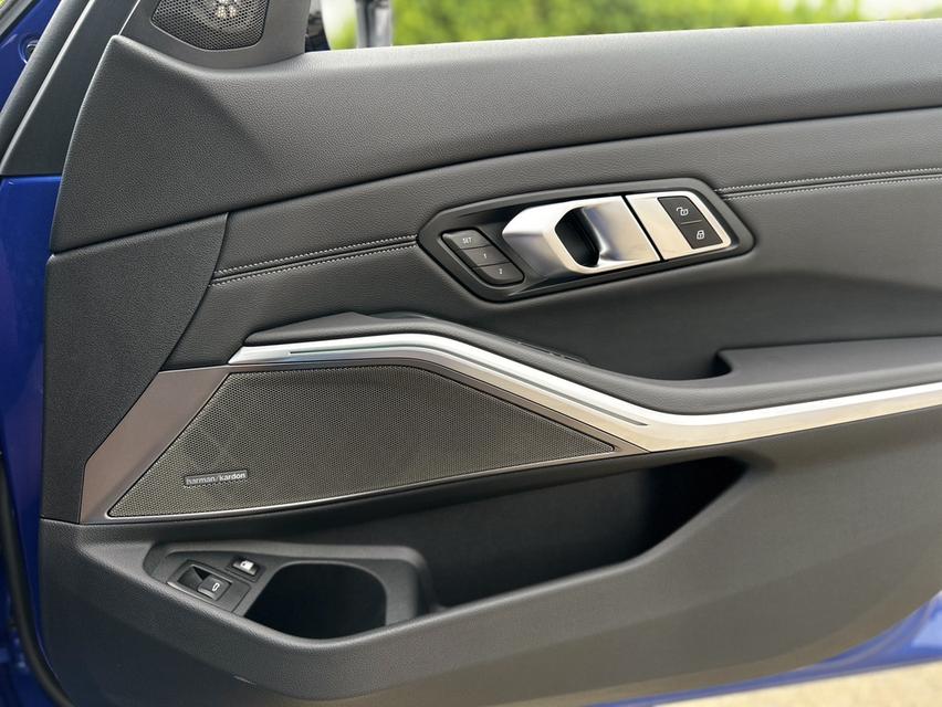 BMW 330e M Sport 16