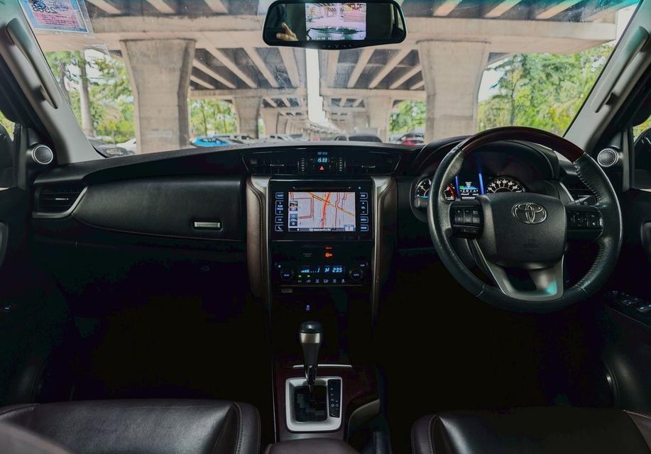 Toyota Fortuner 2.4 V ปี 2016