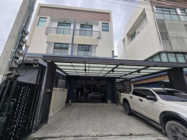 ให้เช่าโฮมออฟฟิศ 3.5 ชั้น 172 ตร.ม. โครงการ DISTRICT ดิสทริค เอกมัย-รามอินทรา 1