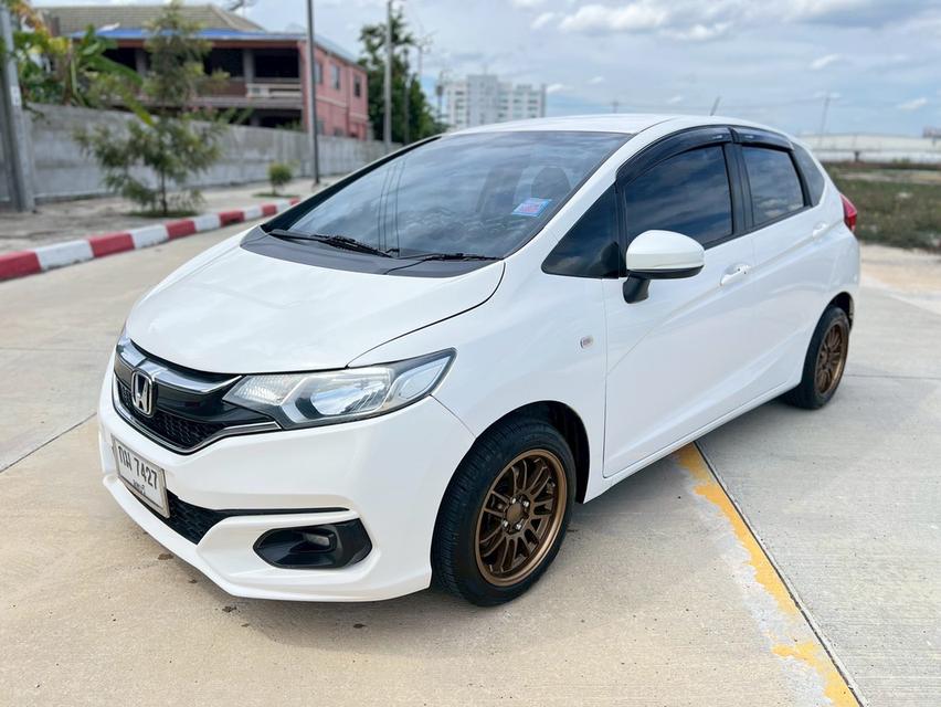 HONDA JAZZ 1.5 V เกียร์ AT ปี 2018 สีขาว มือเดียวป้ายแดง ไมล์แท้ 77,000 km
