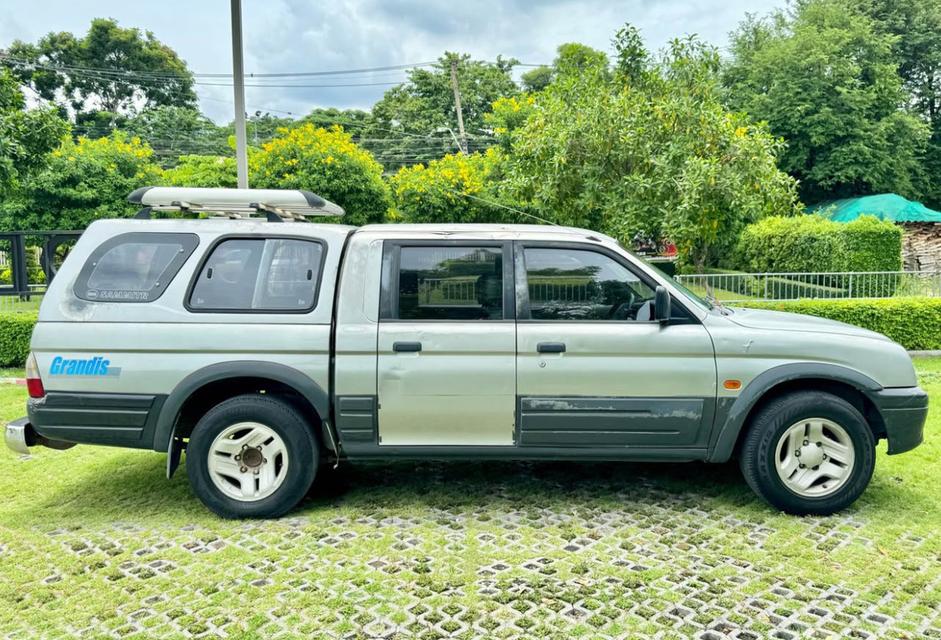 2001 Mitsubishi Strada Grandis 4