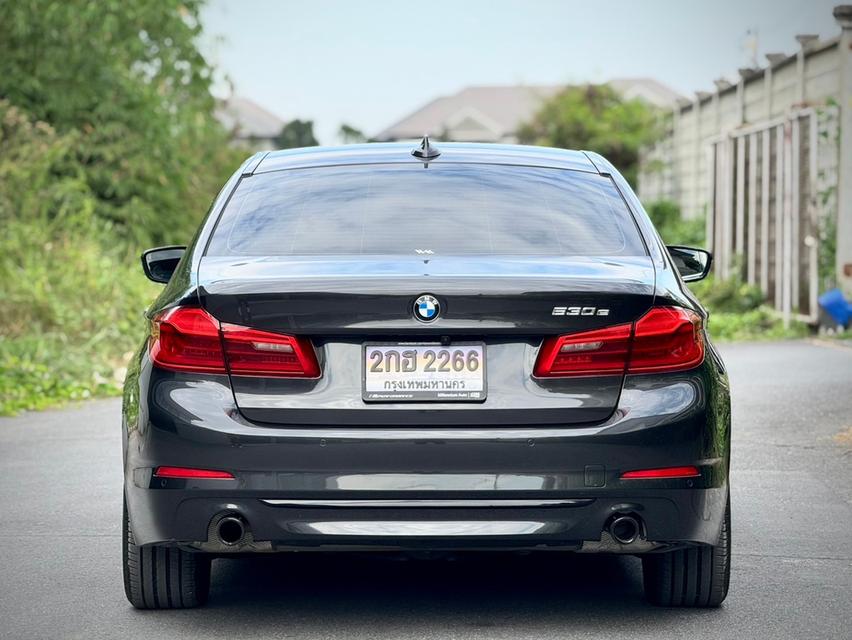 Bmw 530e Elite ปี 2020 วิ่ง 5x,xxx km  Bsi : 28/7/2026 (120,000 km)  Warranty: 28/7/2025 (200,000 km)  8