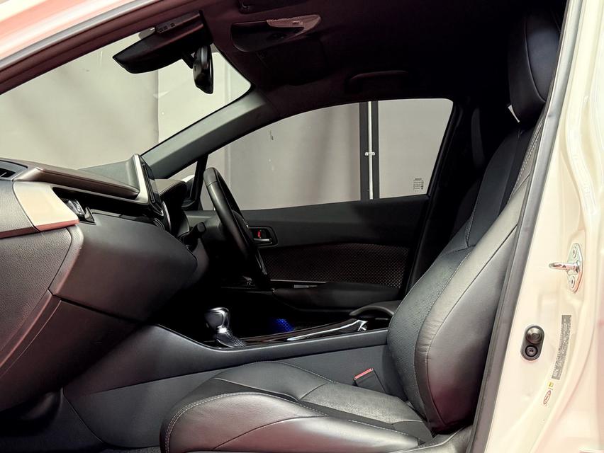 2019 TOYOTA CHR HV HI รถมือเดียวออกป้ายแดง รถวิ่งน้อย เข้าศูนย์ตามระยะ รถไม่เคยมีอุบัติเหตุครับ รูปที่ 13