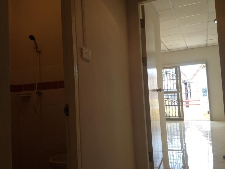 ให้เช่าทาวน์เฮ้าส์ 2 ชั้น 4 ห้องนอน 3 ห้องน้ำ 32 ตร.ว. แอร์ 3 เครื่อง ใกล้ทางด่วนสุขาภิบาล 5 รามอินทรา เพียง 12,000 บาท เหมาะทำโฮมออฟฟิศหรือพักอาศัย 9