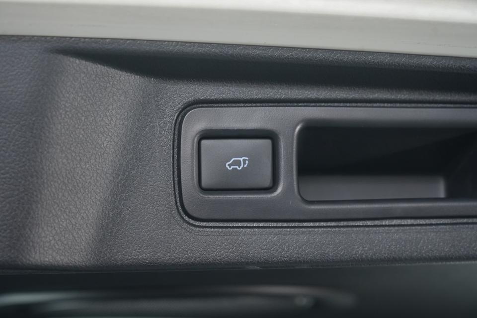 2022 TOYOTA FORTUNER 2.8 GR SPORT BLACK TOP 4WD SUV สีขาว-ดำ เลขไมล์ 27929 กม. 18