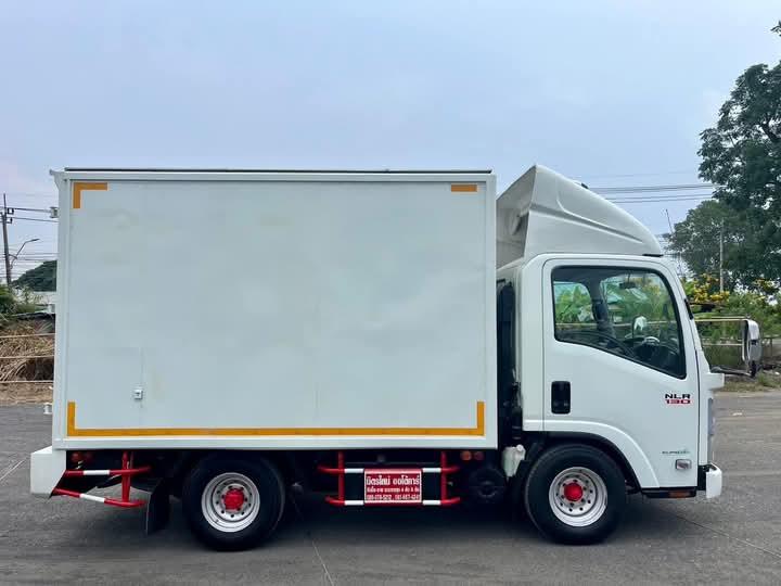 Isuzu NLR 130 สีขาวสภาพดี 5