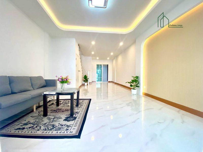 ทาวน์เฮาส์ รีโนเวทใหม่ หมู่บ้านปิยวรารมย์ ถนนบ้านกล้วย-ไทรน้อย ฟรีโอน  6