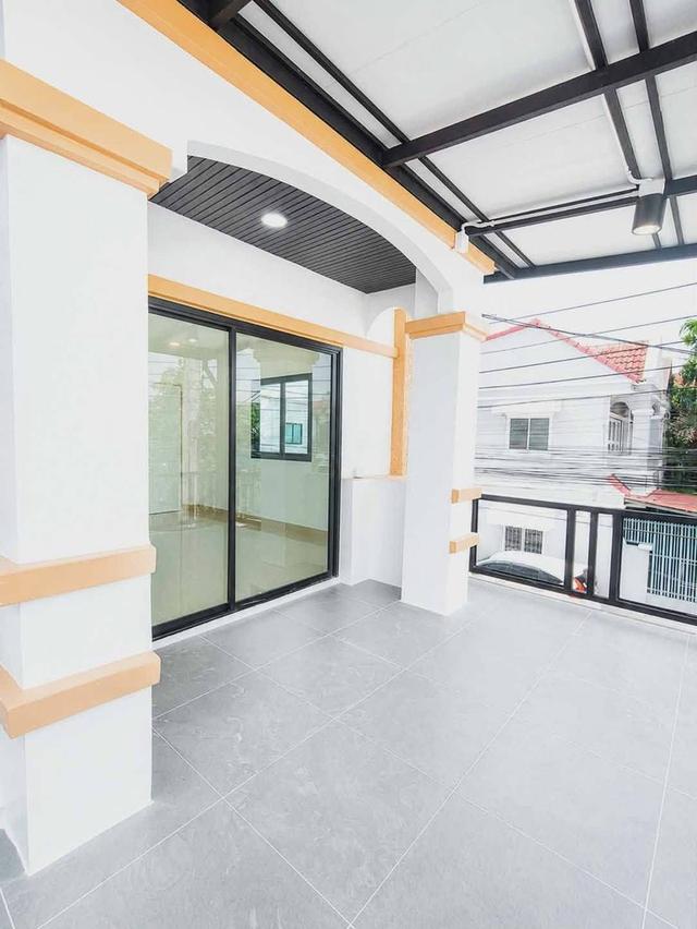 หมู่บ้านลภาวัน5 ท่าอิฐ-ไทรม้า ทาวน์เฮาส์ 2 ชั้น หลังมุม ตกแต่งใหม่พร้อมอยู่ มีระเบียงด้านหน้า 15