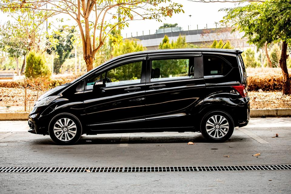 Honda freed 1.5 SE ปี 2014 สีดำ ประตูเลื่อนไฟฟ้า  7