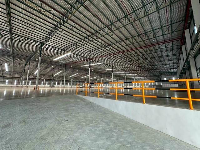 โกดังเขาคันทรงศรีราชาชลบุรี ผังเหลือง พื้นที่ใช้สอย20,25 ตรมด้านหน้าติดถนนคอนกรีต ถนนกว้าง 8 เมตร รถเทรนเลอร์ วิ่งเข้าออ 5