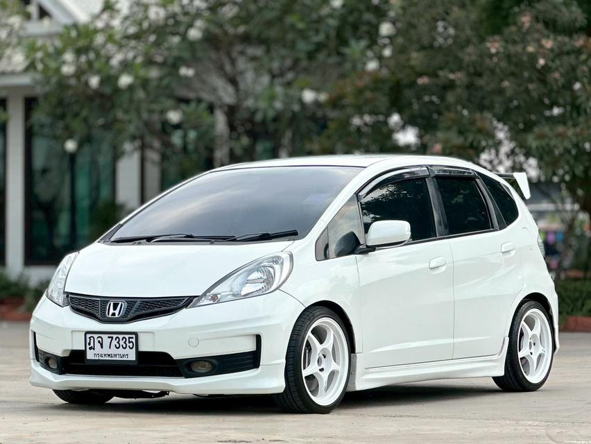 รหัสรถ PAT7335 HONDA JAZZ 1.5V เกียร์ออโต้ ปี 2010 สีขาว