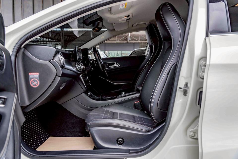 รหัสรถ NP1673 รุ่นรถ : BENZ GLA200ปีรถ : 2015 15