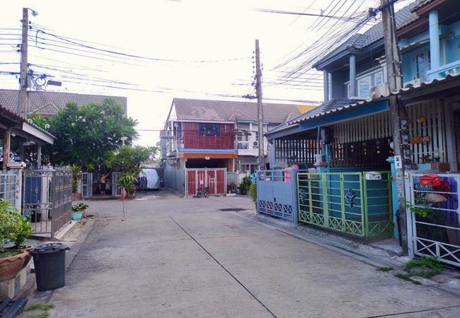 ขายทาวน์เฮ้าส์ หมู่บ้านราณี 7 ซอยสวนสยาม 24 เนื้อที่ 16 ตร.ว. ทำเลดี พร้อมอยู่ 3