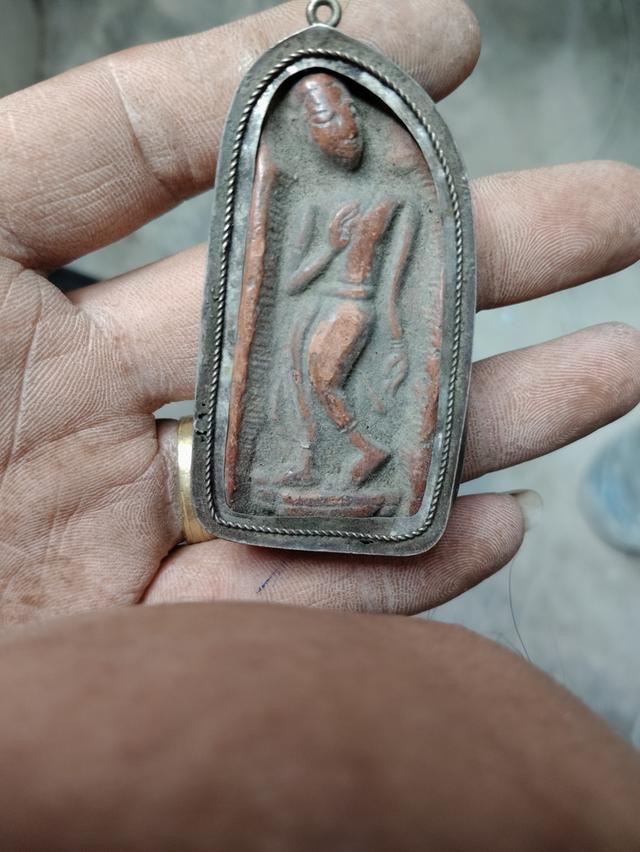 พระกำแพงลีลาเม็ดขนุน รับประกันแท้ตลอดชีพ