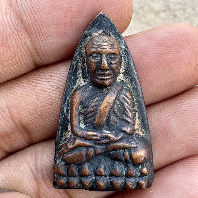 หลวงปู่ทวด วัดช้างให้ เหรียญหล่อเตารีดปี05