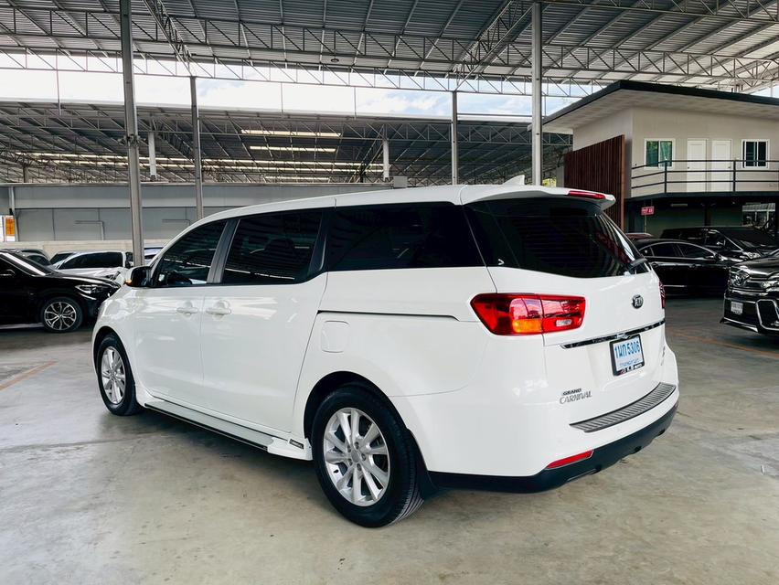 Kia Grand Carnival 2.2LX 8AT 2020