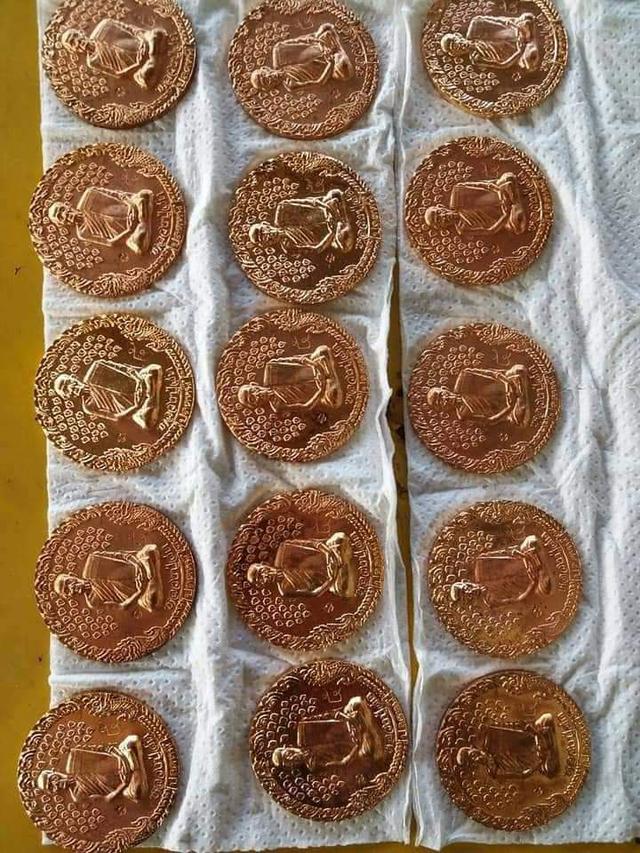 เหรียญกลมใหญ่ ปลดหนี้ หลวงปู่สด วัดโพธิ์แตงใต้ ปี 37 พระนครศรีอยุธยา 5